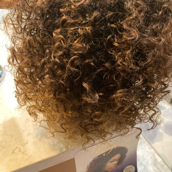 Outre Lace front Front Wig Gabi UT2427 color - Picture 6 of 8